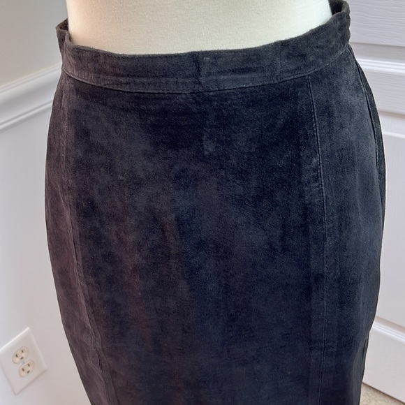 Bagatelle fully lined suede skirt - Picture 2 of 10
